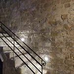 Porolithos Boutique *