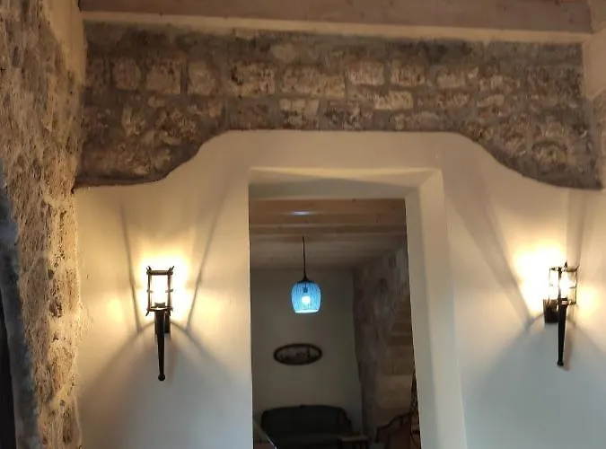 Porolithos Boutique מלון