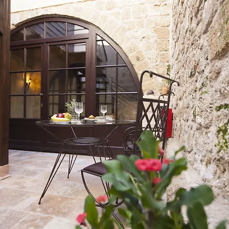Porolithos Boutique *