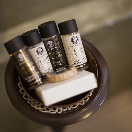 Porolithos Boutique