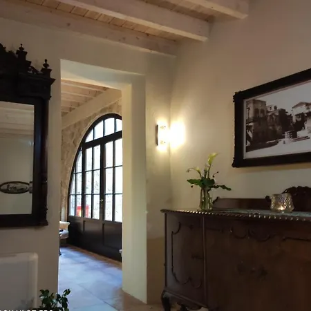 Porolithos Boutique