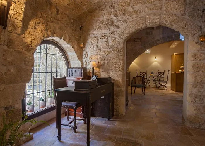 Porolithos Boutique *