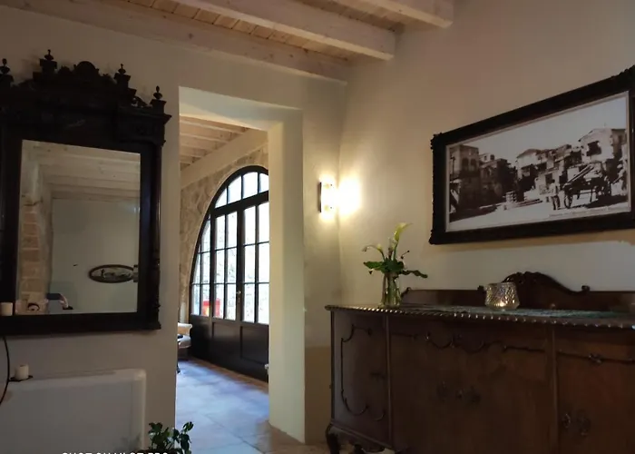 Porolithos Boutique